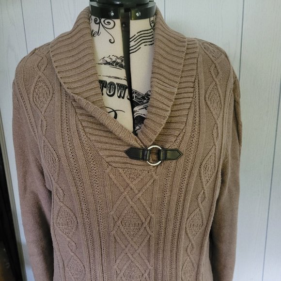 💚 Tan Sweater - Picture 1 of 5